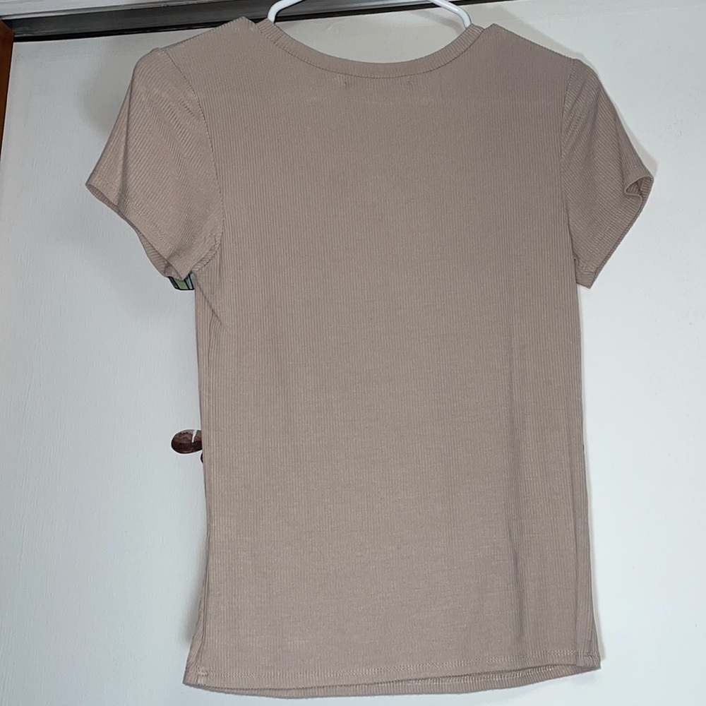 ✨Tan Top✨ - Picture 3 of 3